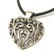 禾場(chǎng)925銀海盜系列 心型鏤空花復(fù)古銀吊墜，贈(zèng)純皮項(xiàng)鏈，詮釋個(gè)性與浪漫